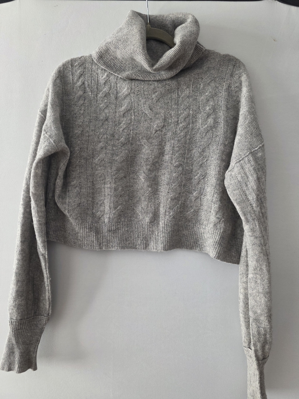 Cropped Cable Turtleneck Sweater - Gray